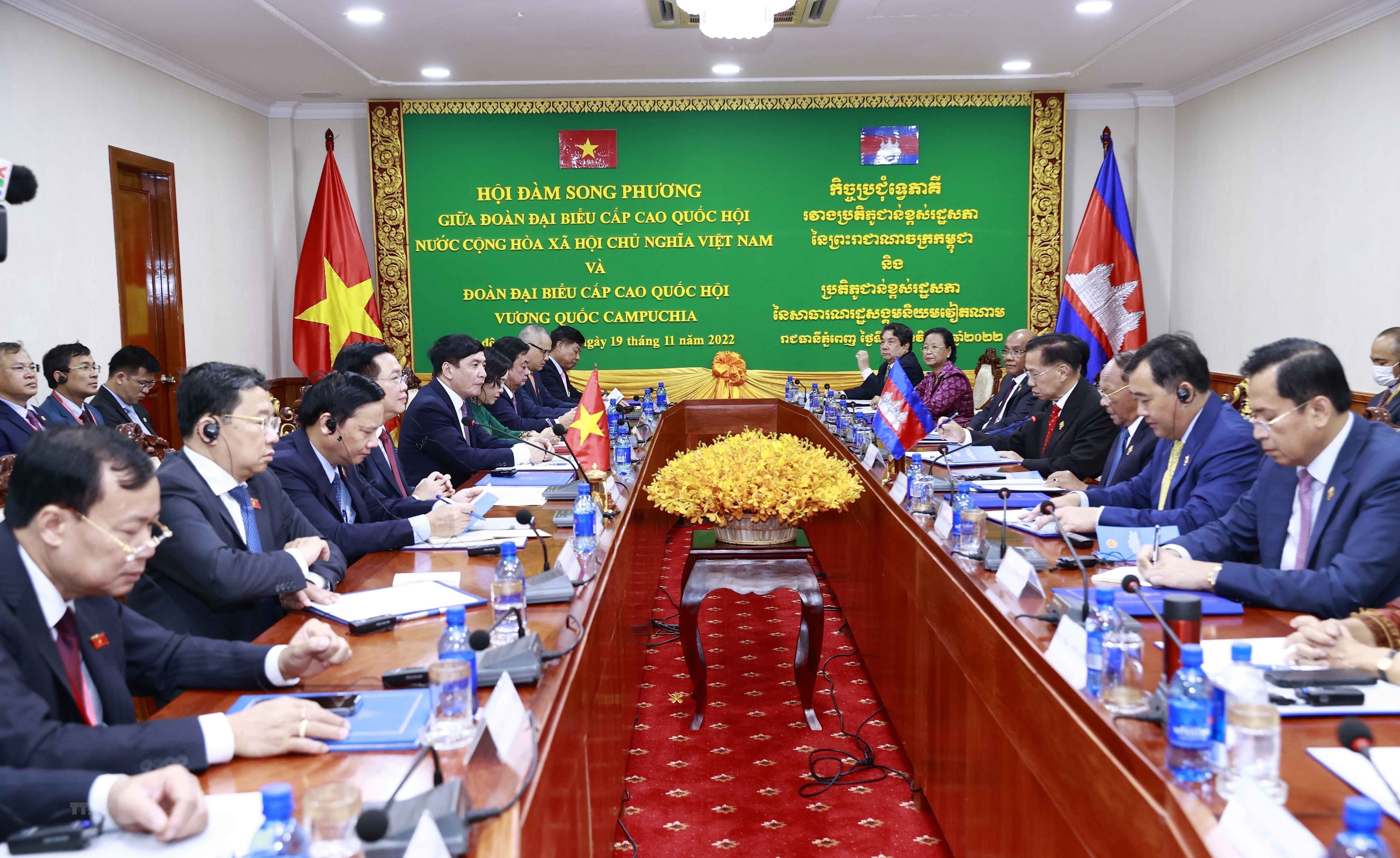 chu tich quoc hoi anh 2