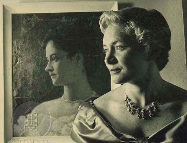 Hau due cuoi cung cua hoang toc Hawaii qua doi hinh anh