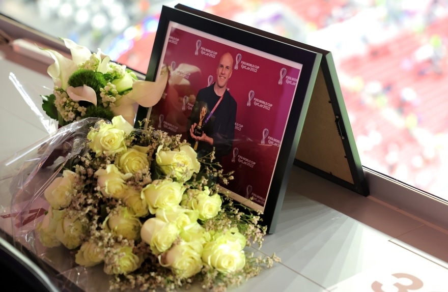 FIFA tuong niem nha bao qua doi trong tran Argentina - Ha Lan hinh anh