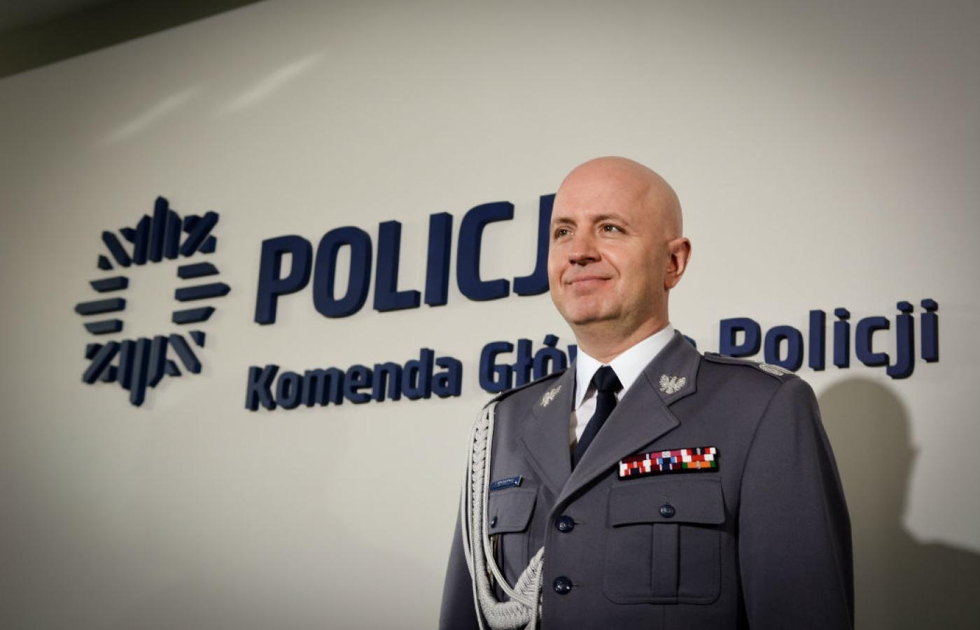 Tu lenh canh sat Ba Lan nhap vien vi hop qua tu Ukraine phat no hinh anh