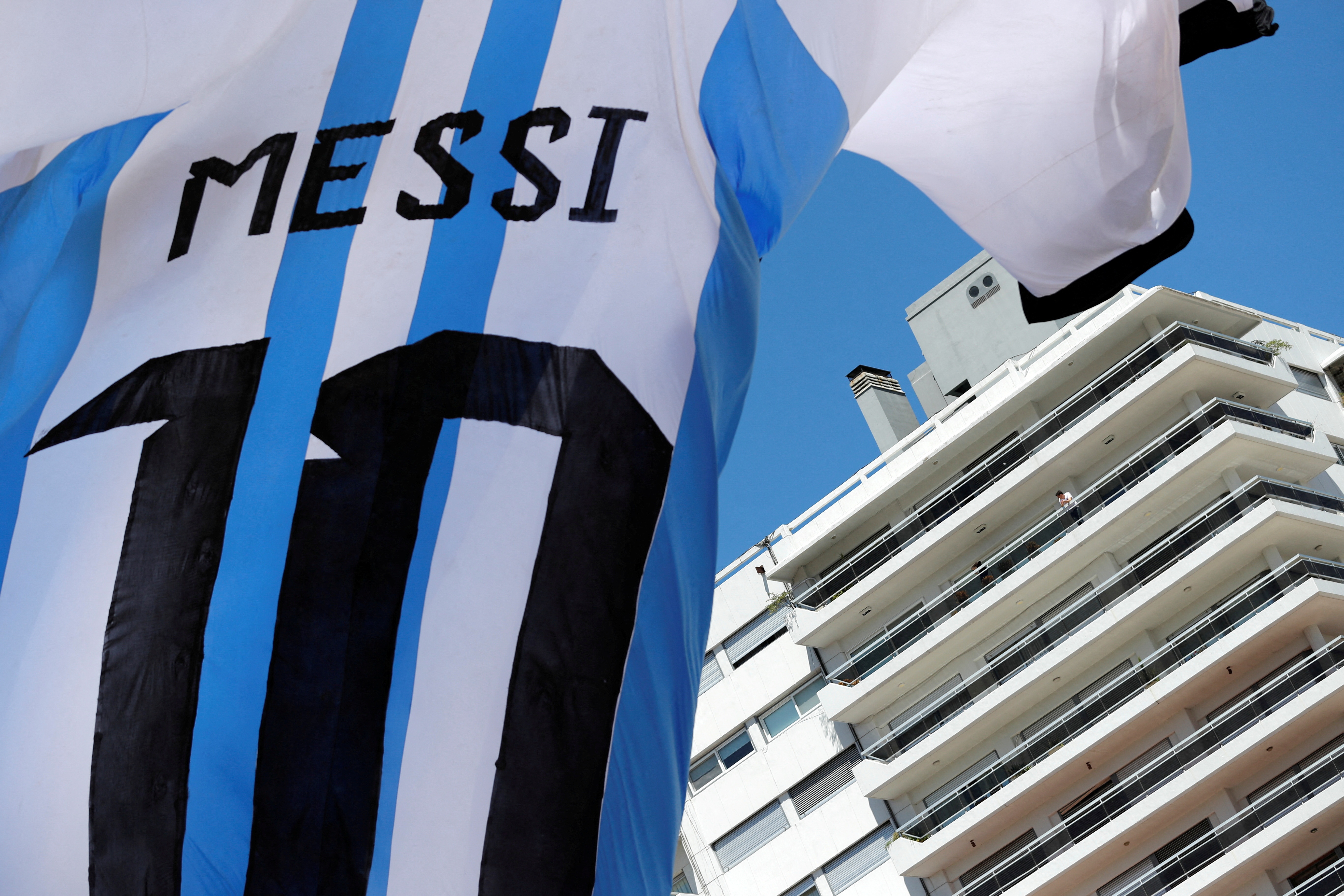 Lien he tinh co giua bong da va lam phat Argentina hinh anh