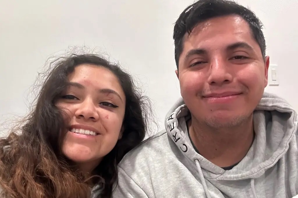 Song sot than ky sau khi oto roi xuong hem sau 90 m o My hinh anh