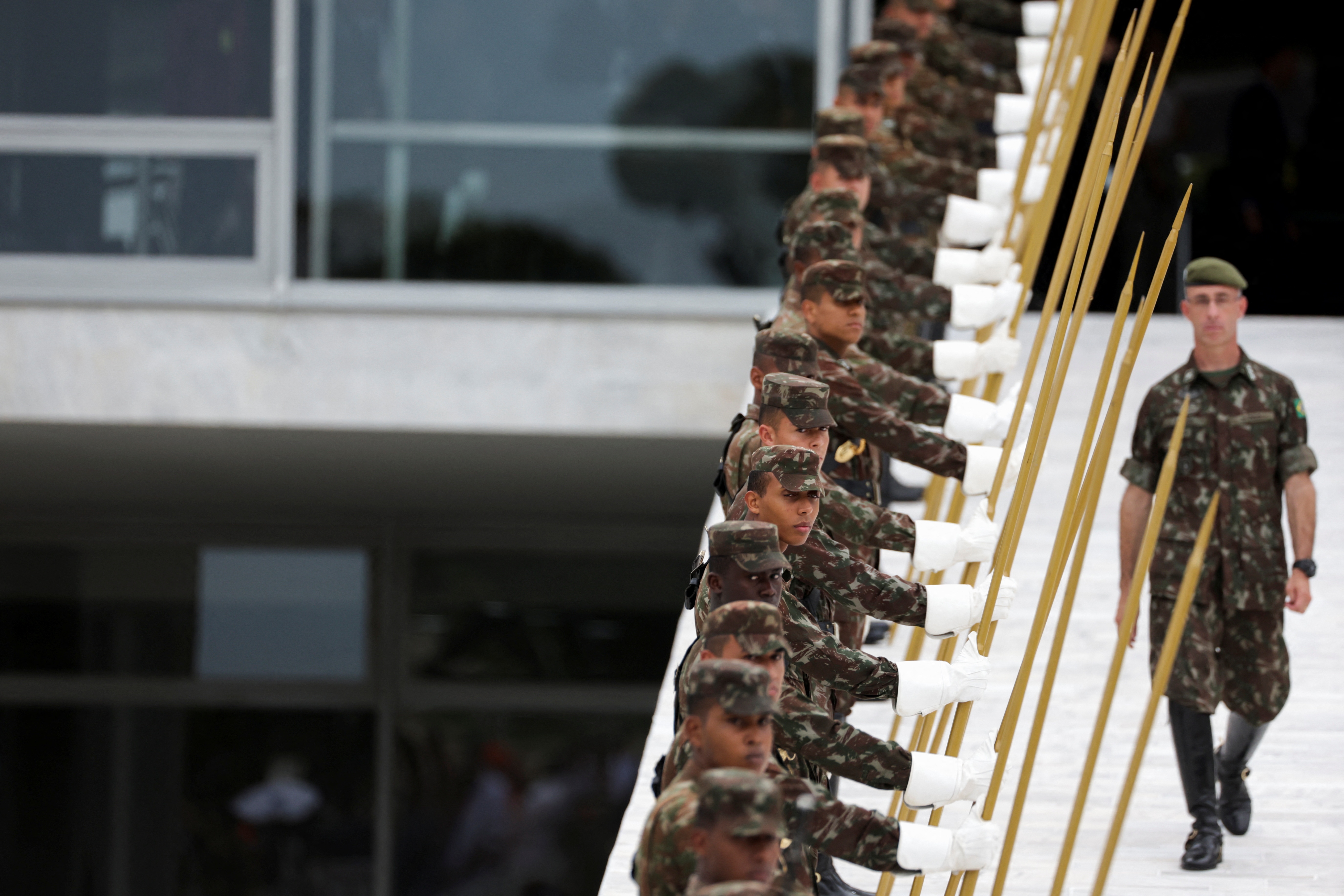 the gioi don nam moi anh 9