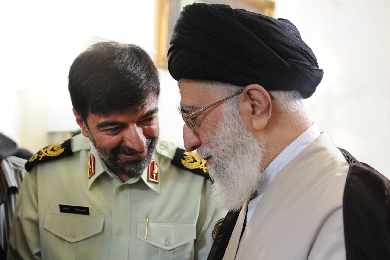 Iran thay tu lenh canh sat hinh anh