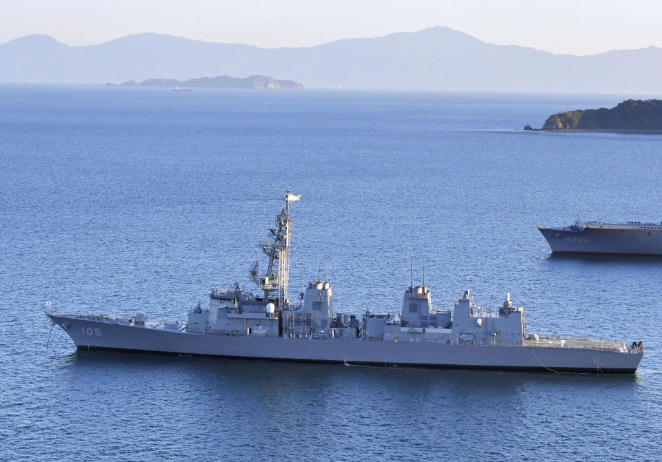 Tau chien Nhat mac can, gay tran dau 30 m hinh anh