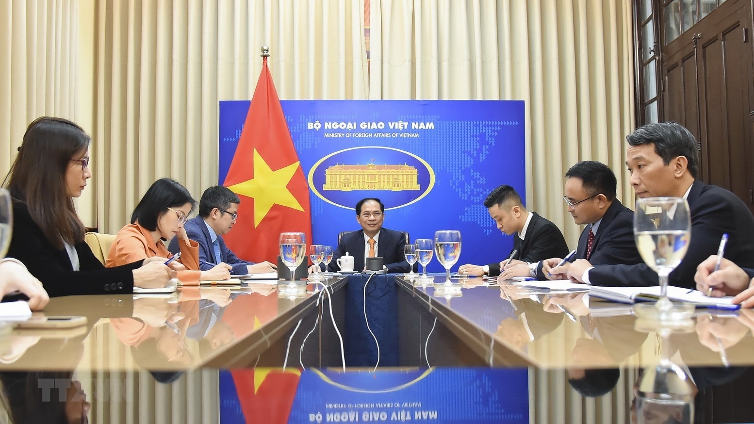 Bo truong Ngoai giao Viet Nam - Trung Quoc lan dau dien dam hinh anh