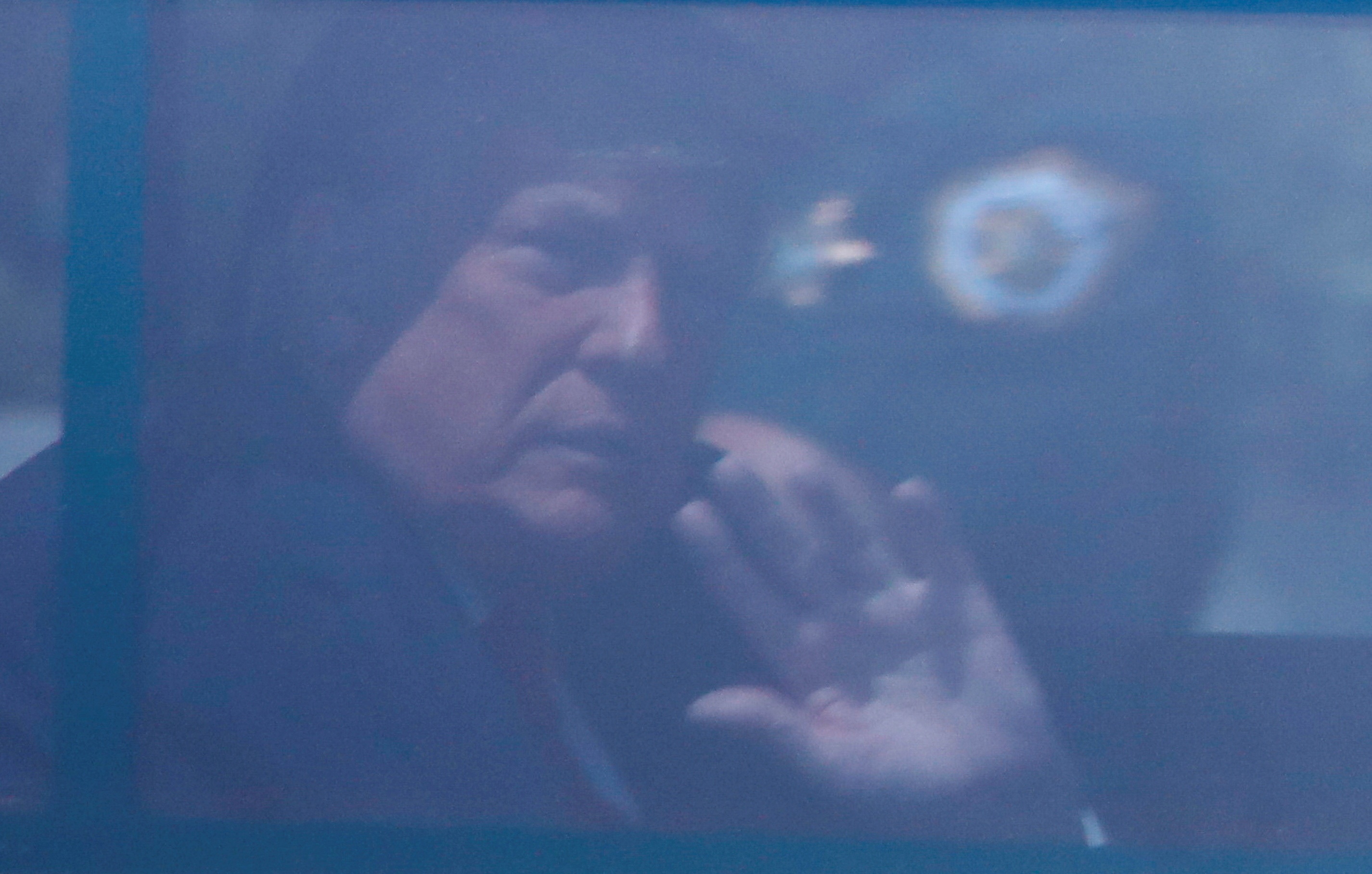 trump bi truy to anh 4