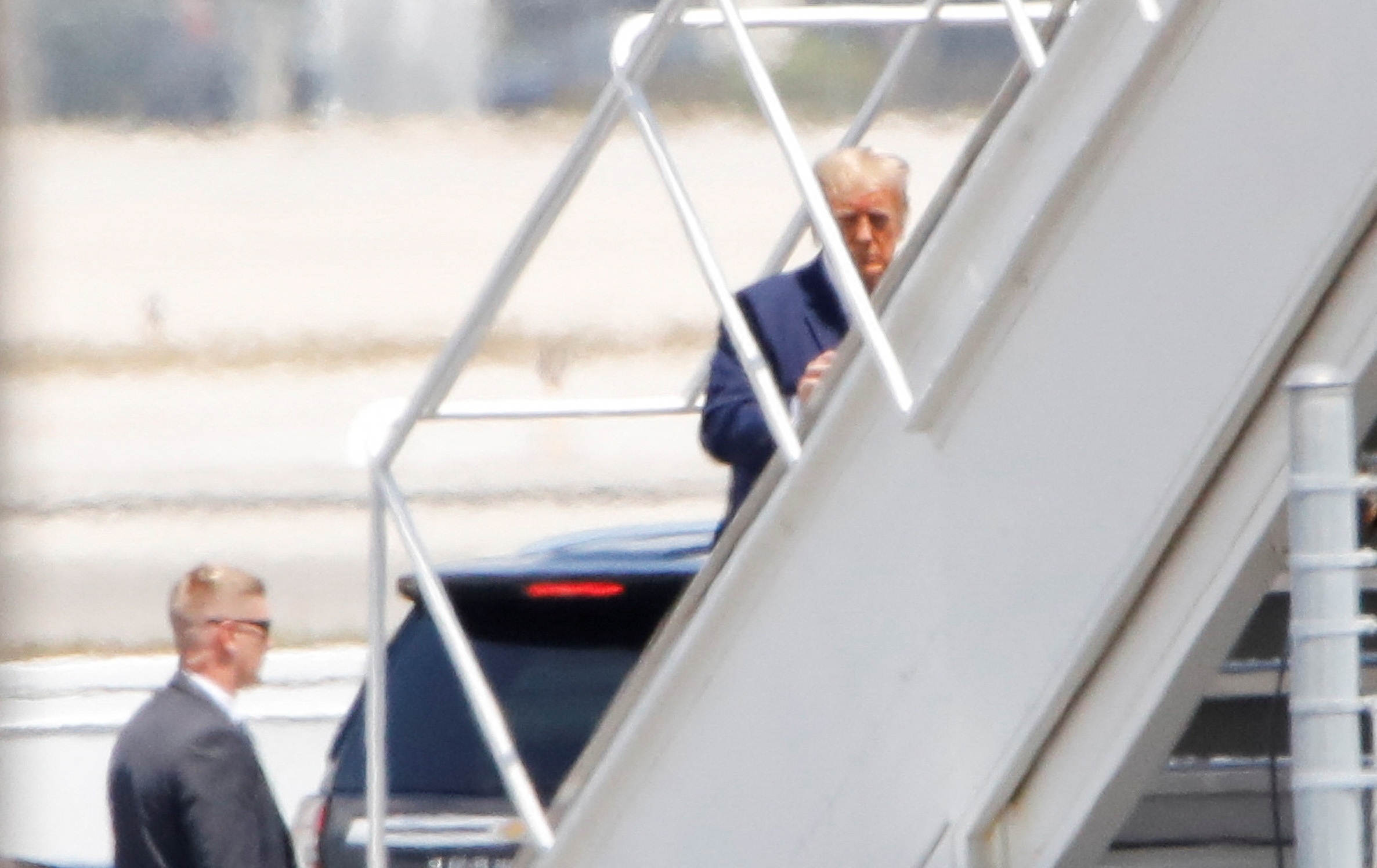 trump bi truy to anh 1