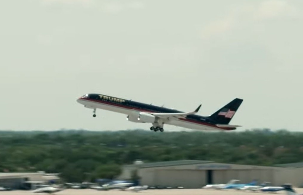 May bay cua ong Trump roi Florida hinh anh