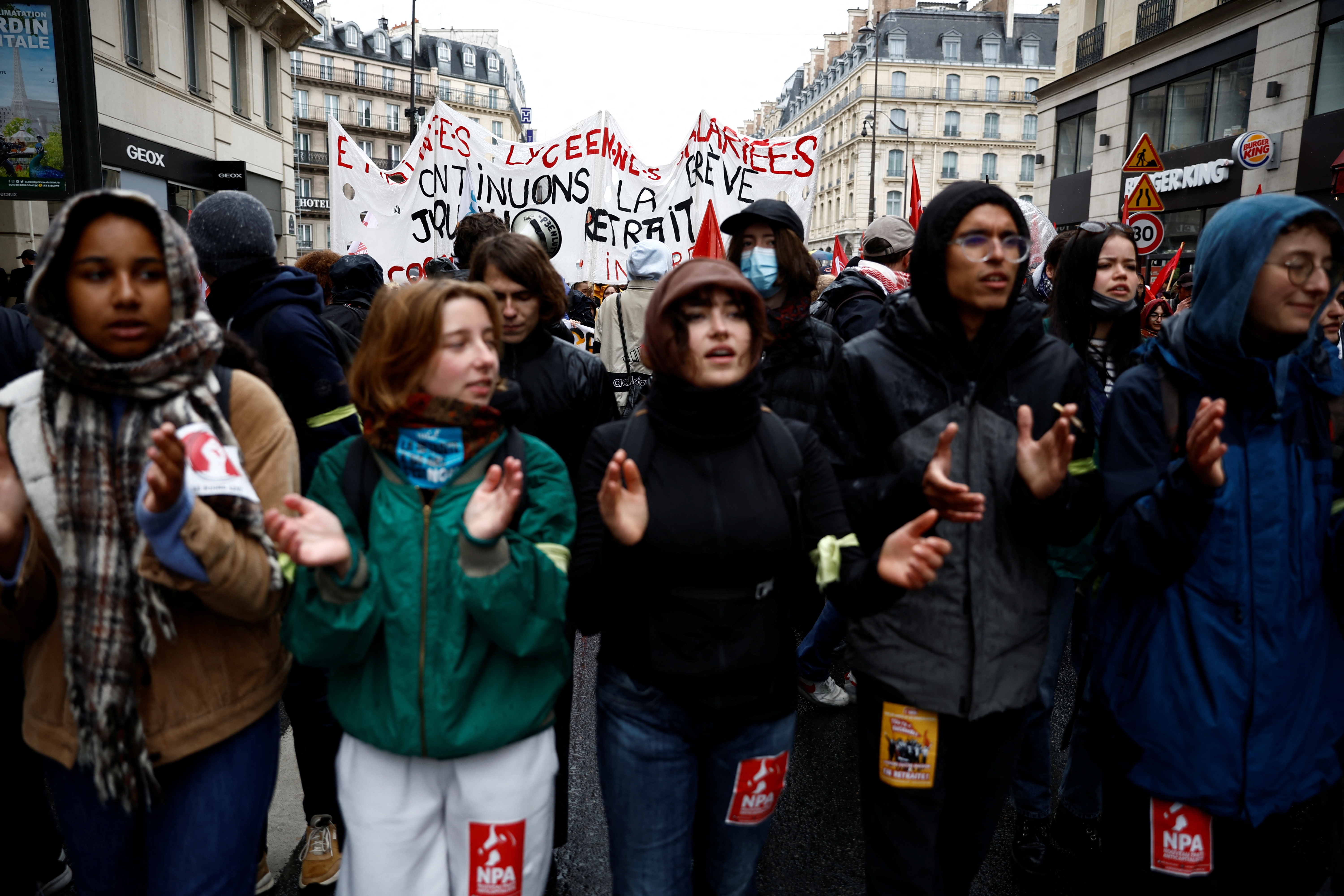 bieu tinh tai Phap anh 9