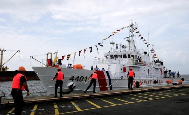 My phan ung vu Trung Quoc chan tau tuan tra Philippines o Bien Dong hinh anh