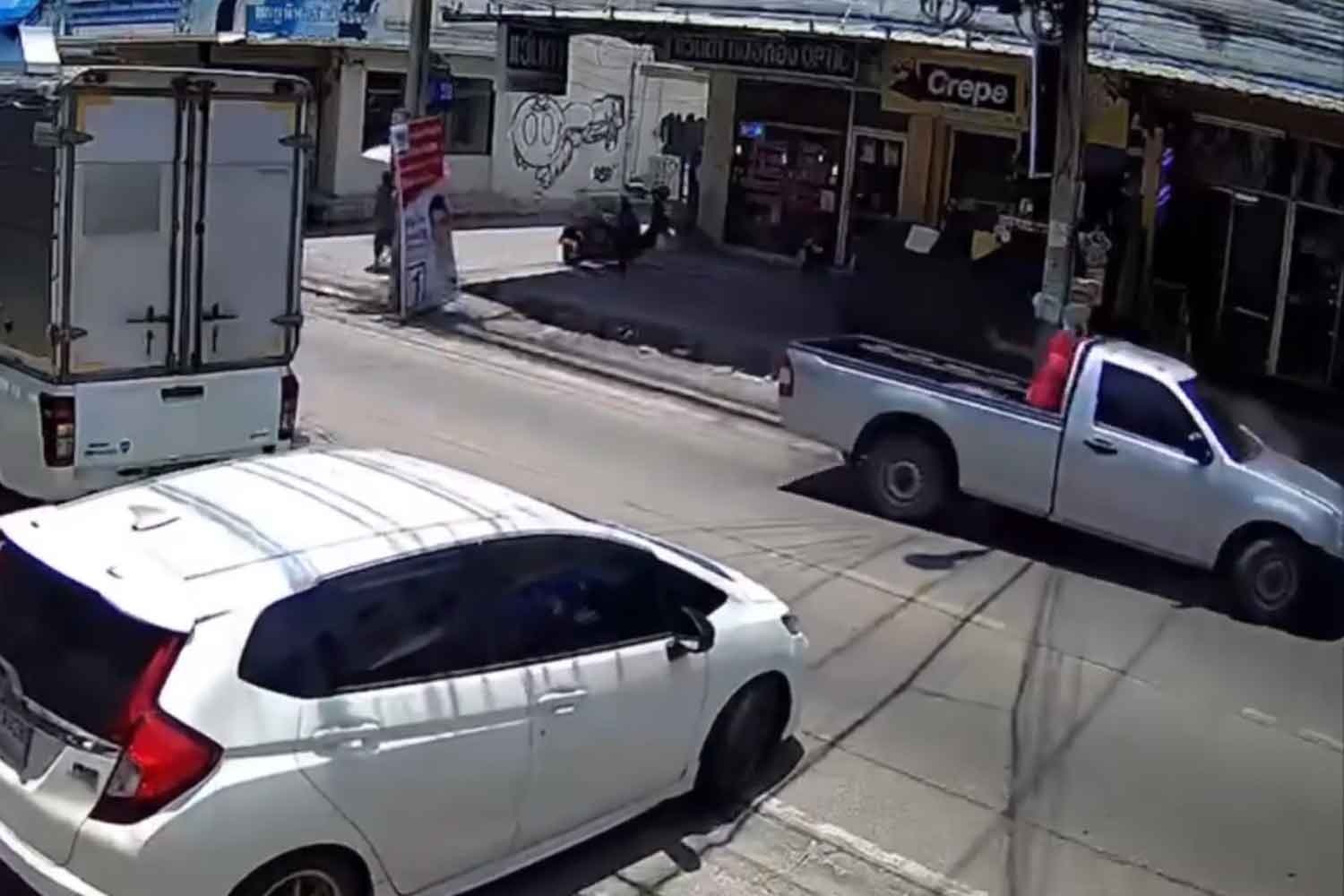 Chong bi vo ban khi dan bo nhi di bau cu o Thai Lan hinh anh