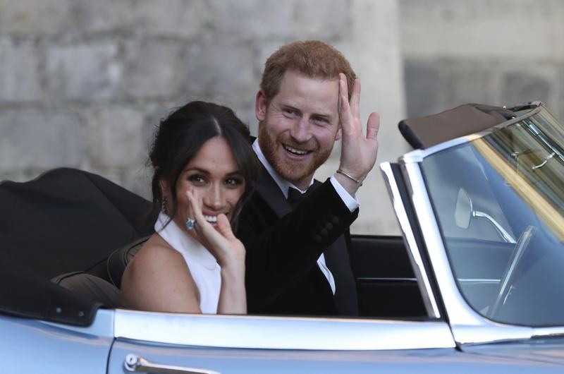 Harry, Meghan vuong vao vu ruot duoi oto voi paparazzi 'hung hang' hinh anh