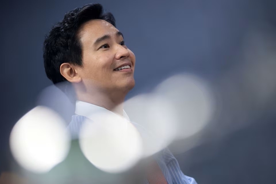 Dang Move Forward doi mat nguy co bi giai tan vi luat khi quan hinh anh