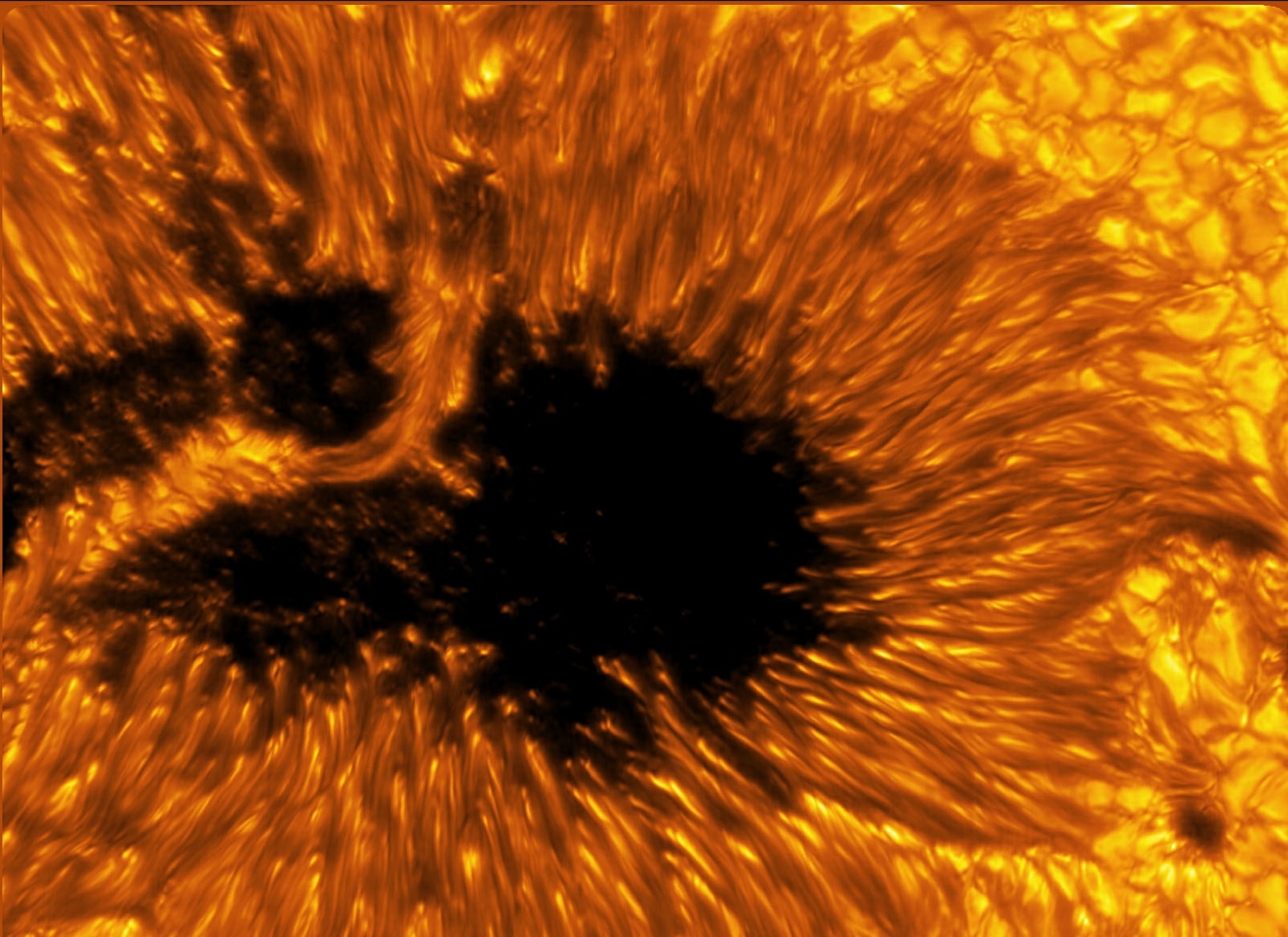 Hinh anh chi tiet hiem thay ve vet den Mat Troi hinh anh