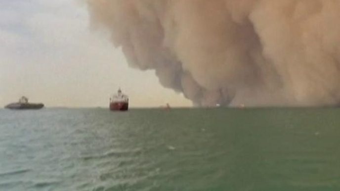 Khoanh khac gay nghet tho tren kenh dao Suez hinh anh