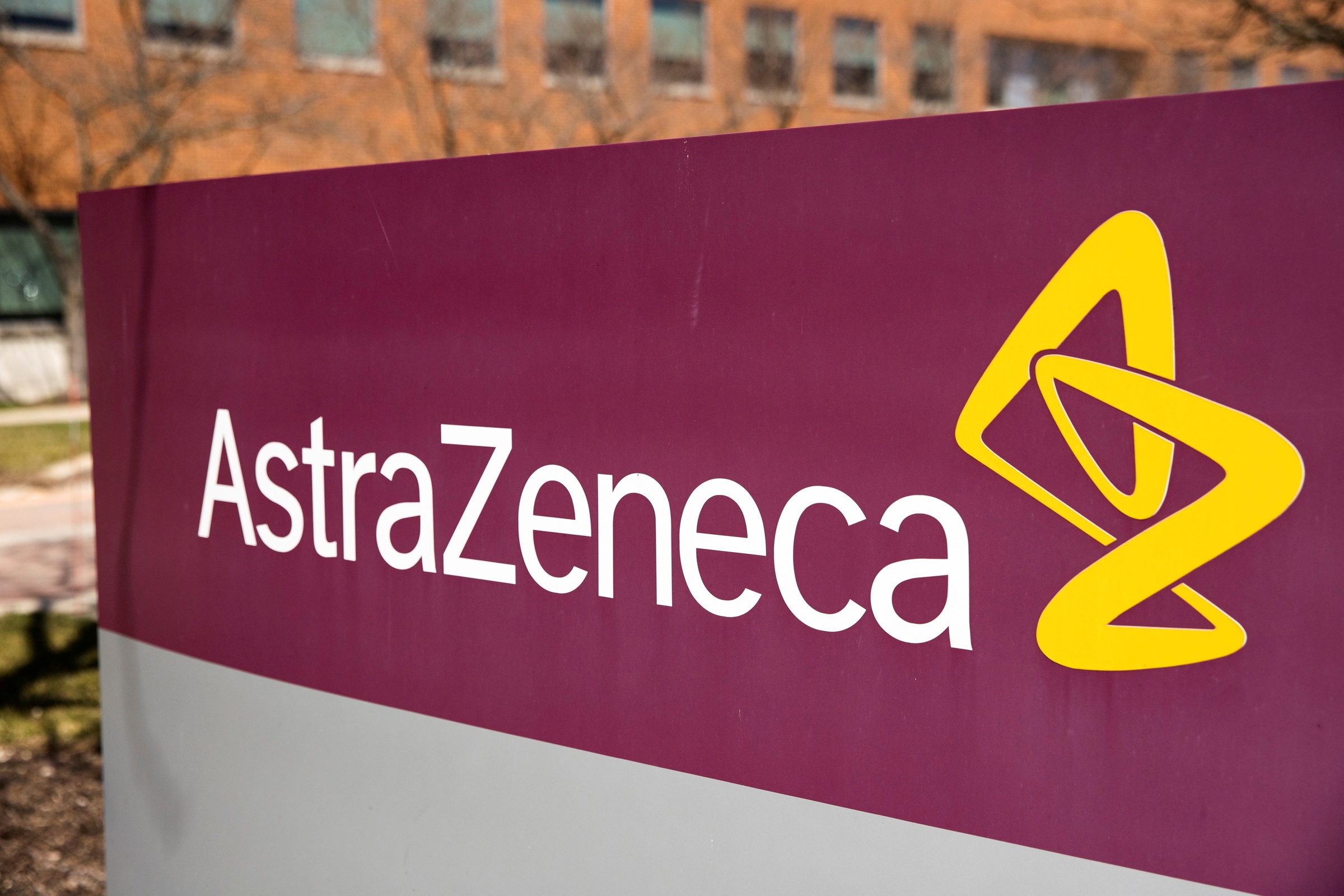 Co phieu AstraZeneca mat gan 13 ty USD sau ket qua thu nghiem thuoc hinh anh