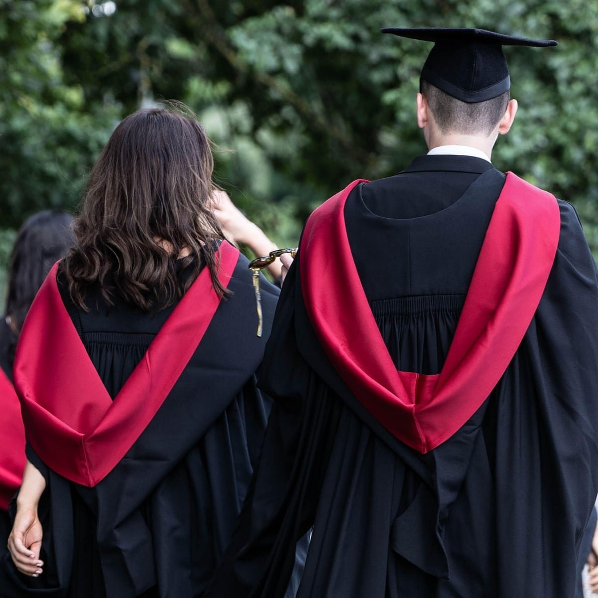 Người trẻ Anh từ bỏ Oxford, Cambridge làm thực tập sinh học việc