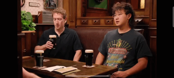 Mark Zuckerberg 'gây bão' mạng