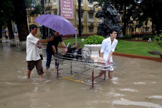 Loi bi bom cap cuu benh nhan o Ha Noi hinh anh