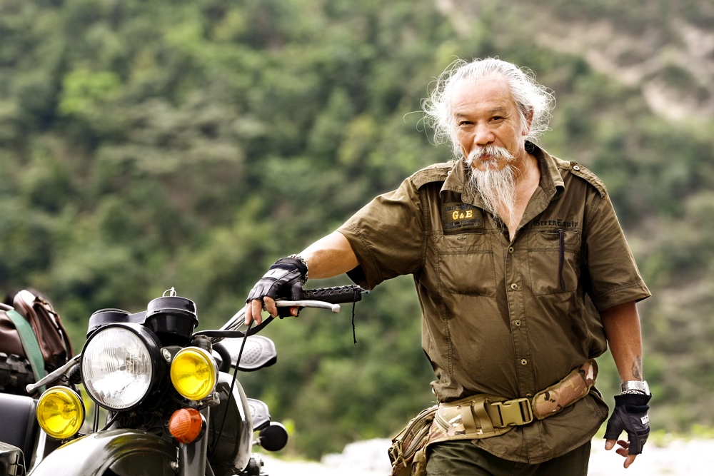 Phuot thu 77 tuoi so huu dan xe phan khoi lon hinh anh