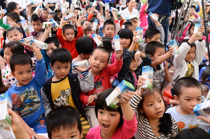 Gan 200 ty dong tien sua mien phi cho tre em Kinh Bac hinh anh