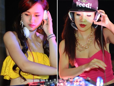 2 nu DJ 9X do ve goi cam tai da tiec bikini hinh anh