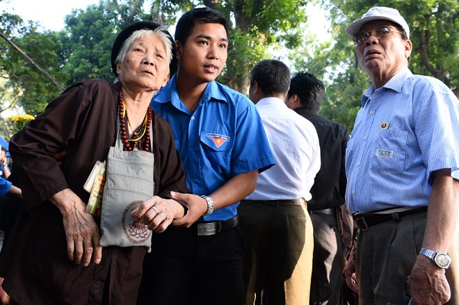 Nhung khoanh khac cam dong trong le vieng tuong Giap hinh anh