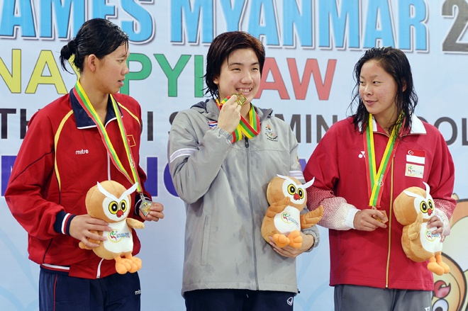 Anh Vien, Quy Phuoc tiec nuoi nhin doi thu doat vang hinh anh