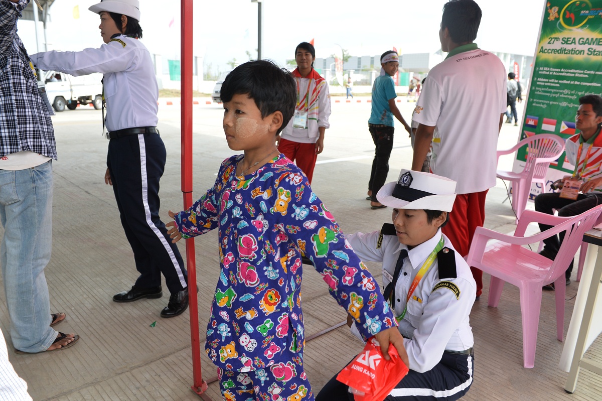 An ninh ngat, di bo moi chan o SEA Games 27 hinh anh