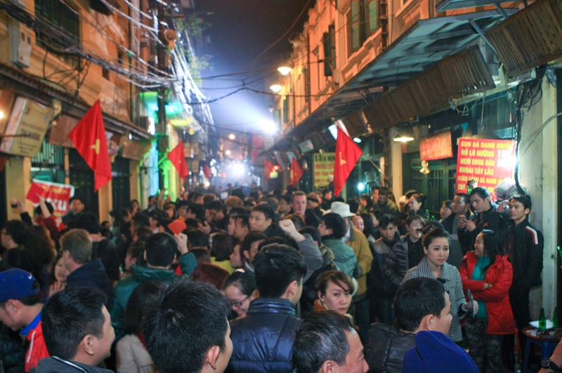 Bien nguoi do ve trung tam thu do chao nam moi hinh anh