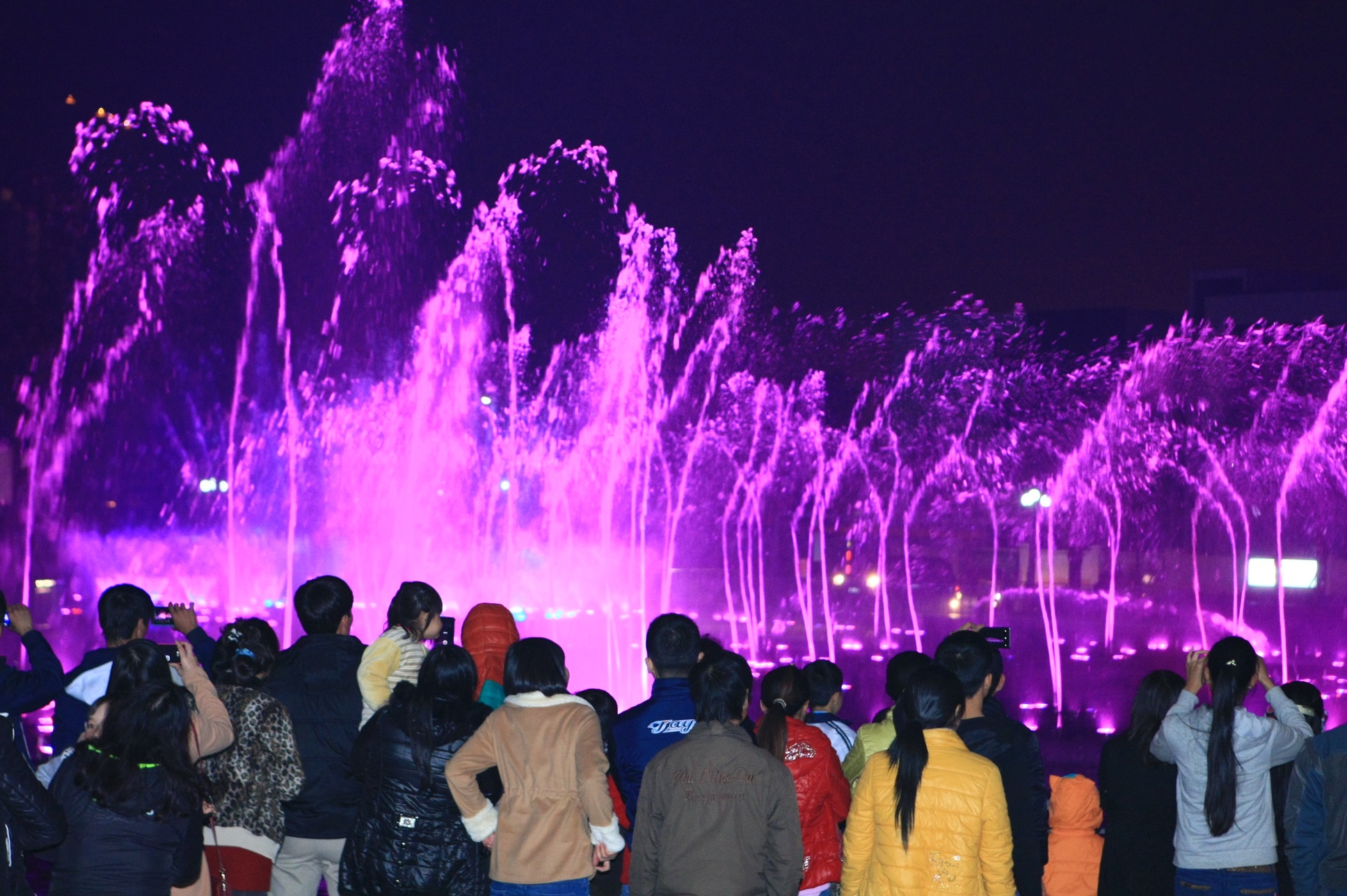 Nhac nuoc ky ao, anh sang lung linh truoc giao thua thu do hinh anh