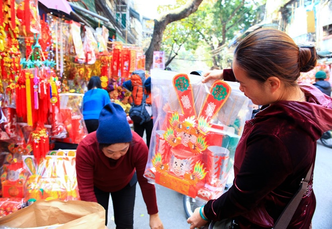 Nhon nhip mua sam cung le tien Tao quan hinh anh