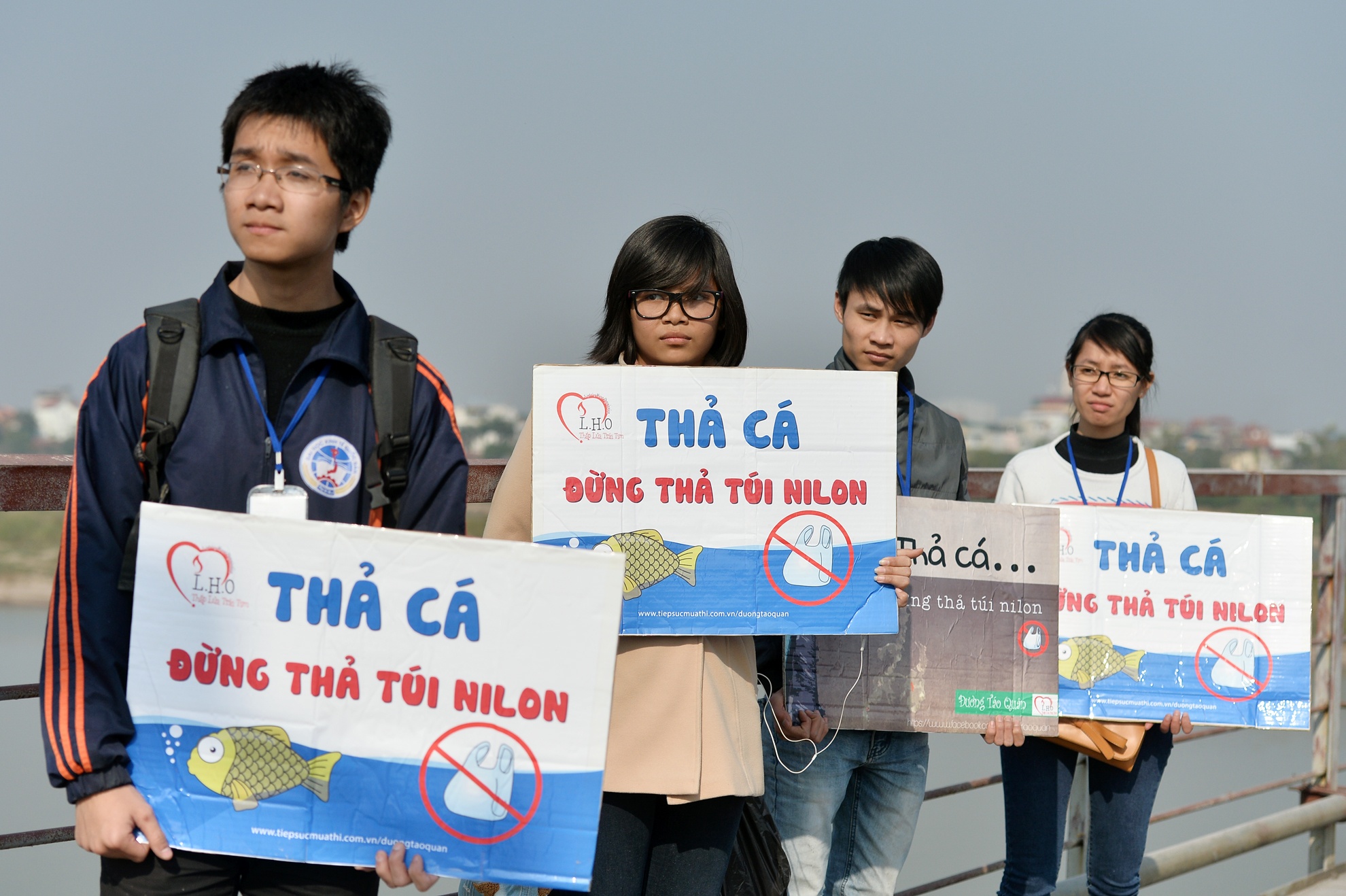 Canh gac 'ngan chan' nan xa rac ngay Tao quan hinh anh