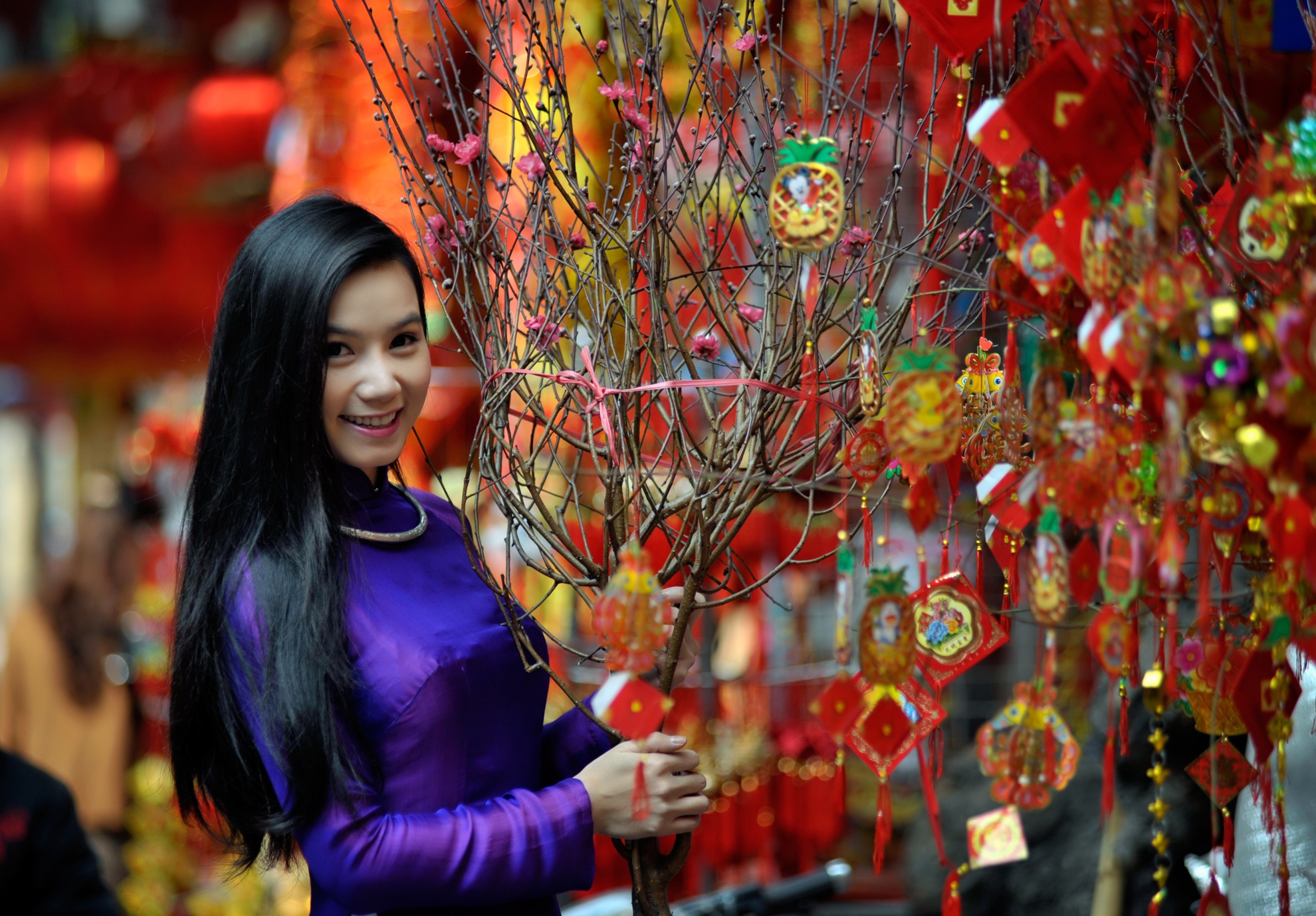 Nguoi dep 'Cau vong tinh yeu' dao choi cho Tet hinh anh