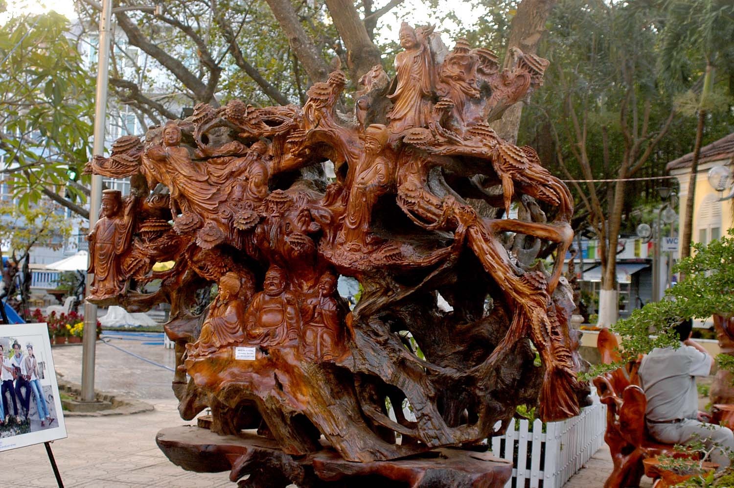 Tuong dieu khac gia tram trieu tai Hoi hoa xuan Nha Trang hinh anh