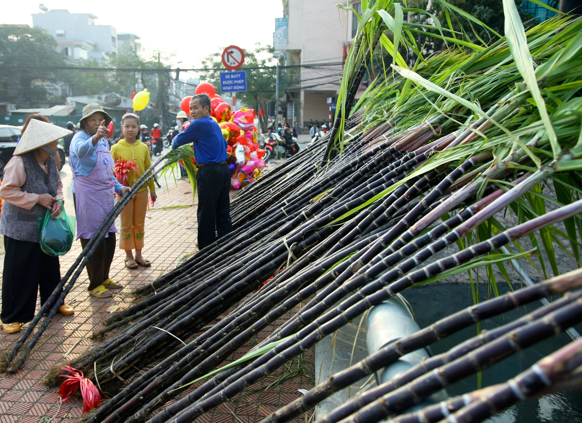 Pho phuong Ha Noi chieu 30 Tet hinh anh