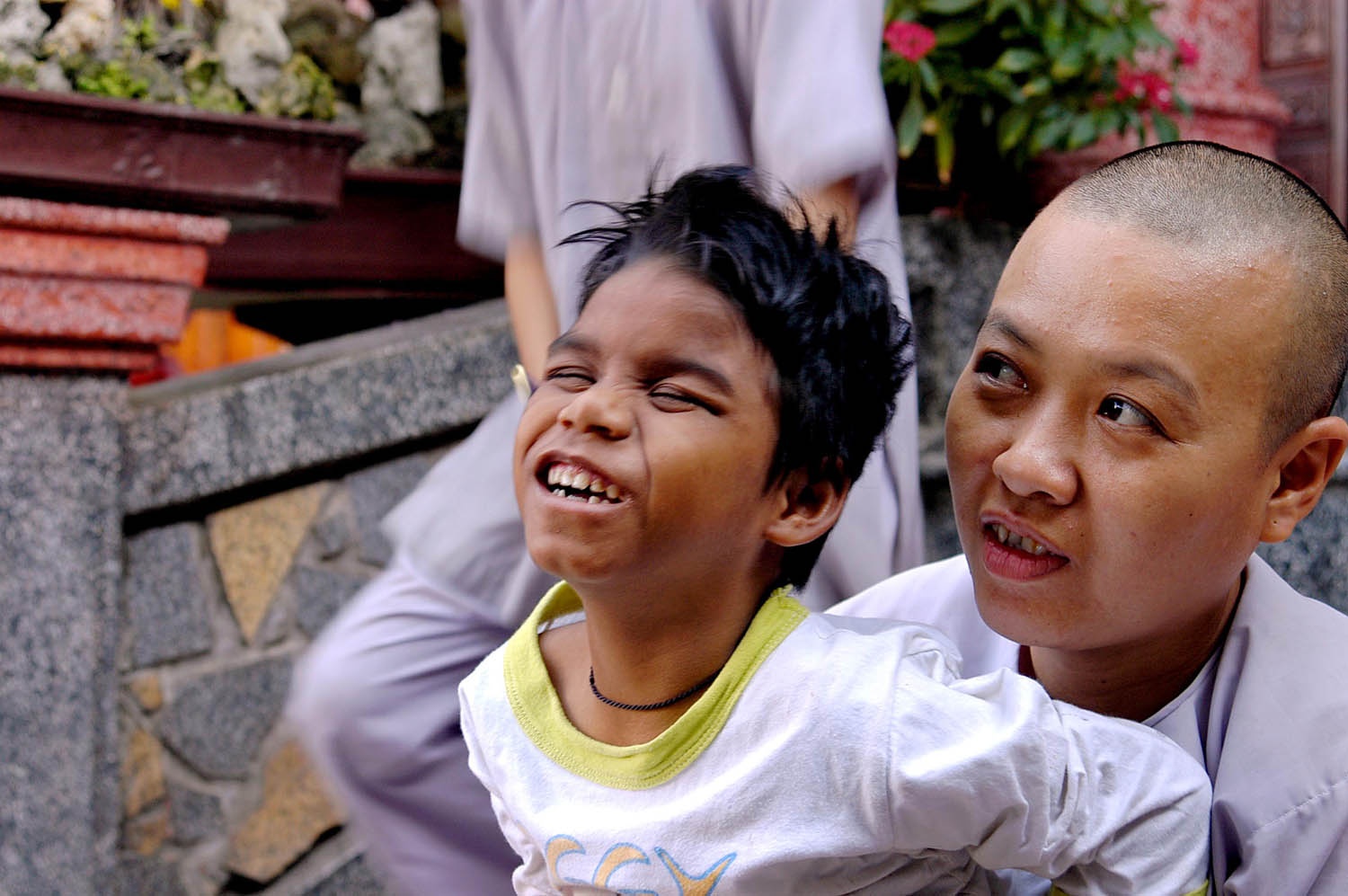 Be 7 tuoi co doc o Khanh Hoa trong mai am moi hinh anh