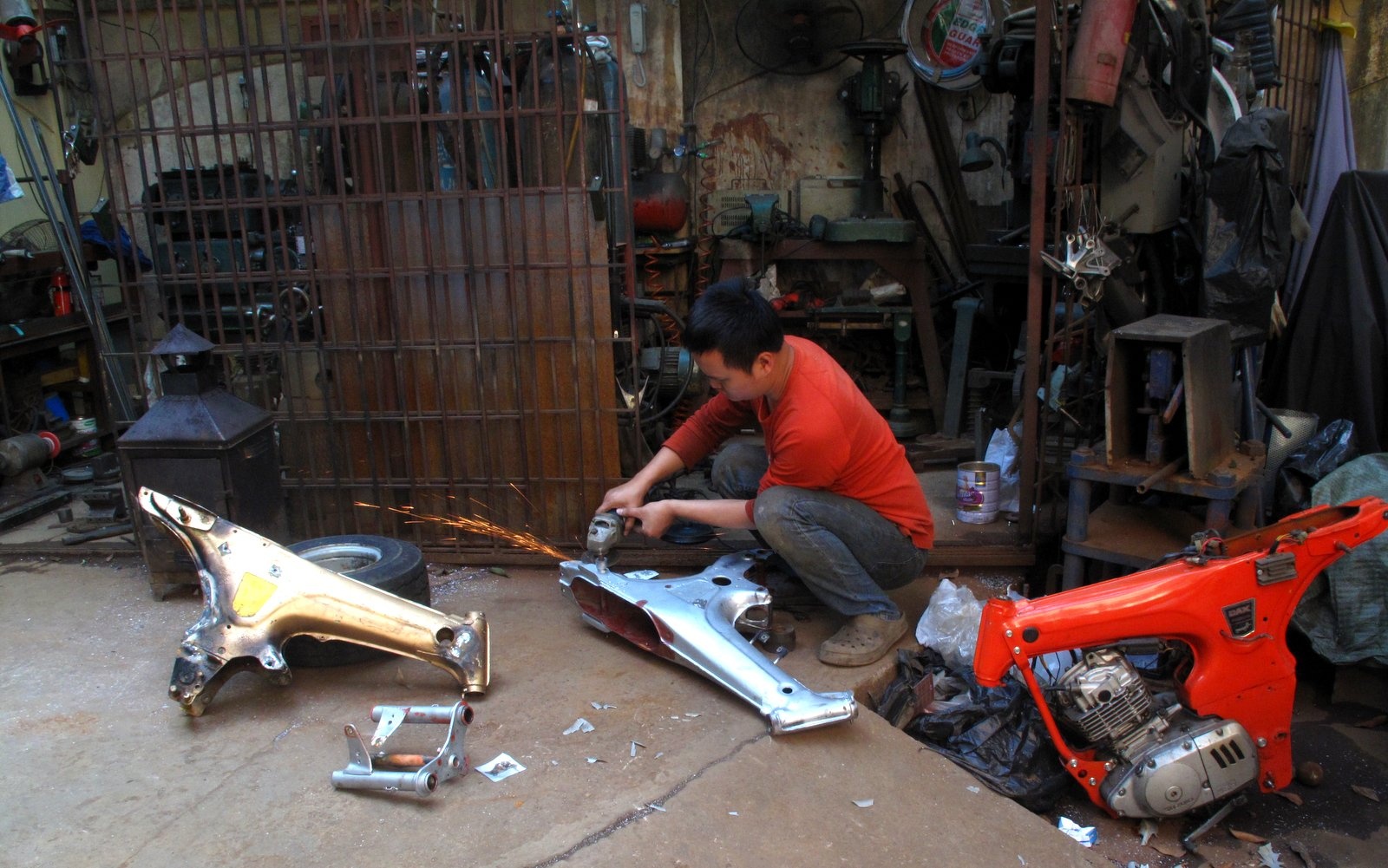 Cao thu chuyen do xe minibike dat Ha thanh hinh anh