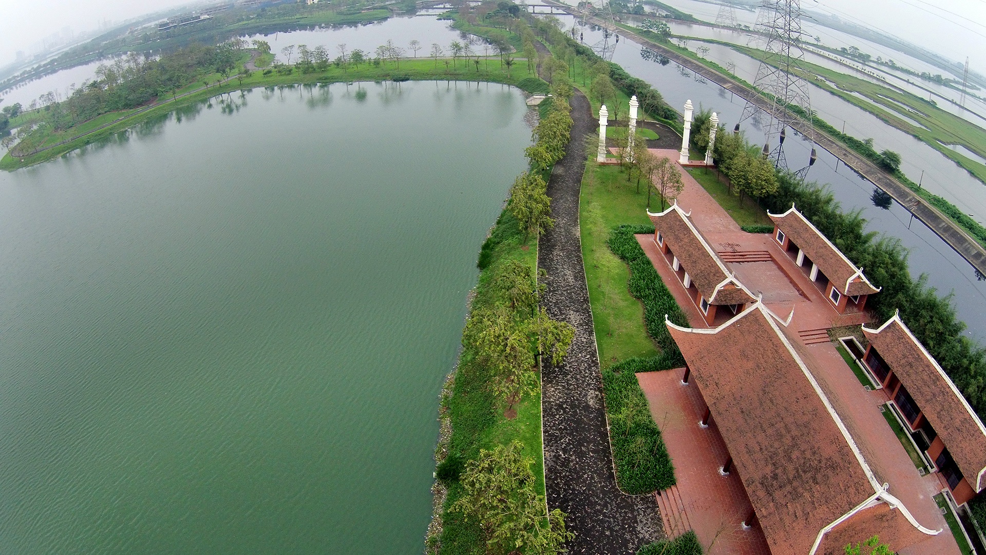 Cong vien Yen So truoc gio mo cua hinh anh