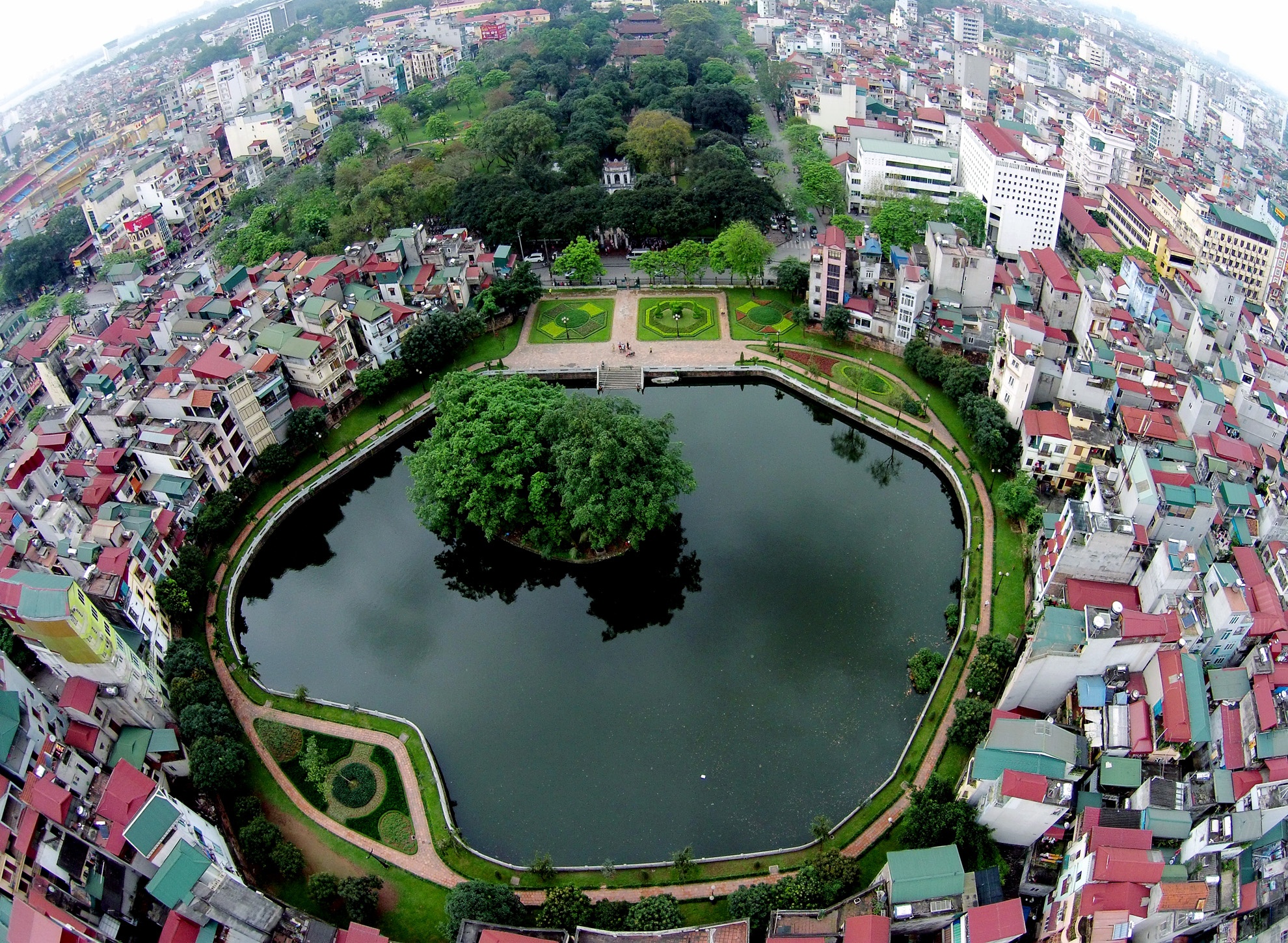 Hồ Văn trước cửa Văn Miếu. Đây cũng là di tích nằm trong quần thể kiến trúc Văn Miếu - Quốc Tử Giám.