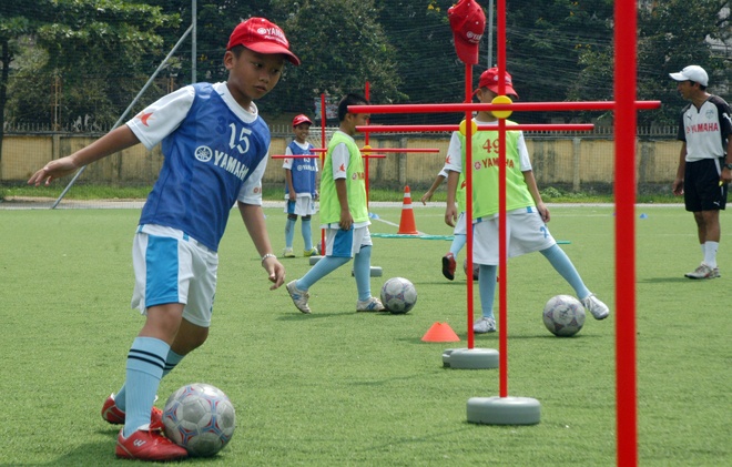 Cuu danh thu bong da Viet tham gia trai he bong da hinh anh