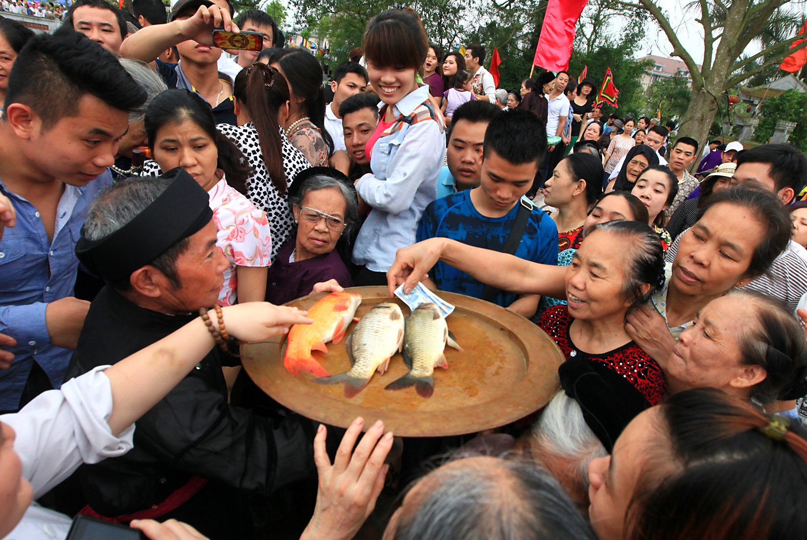 Man chem ran o hoi Le Mat hinh anh