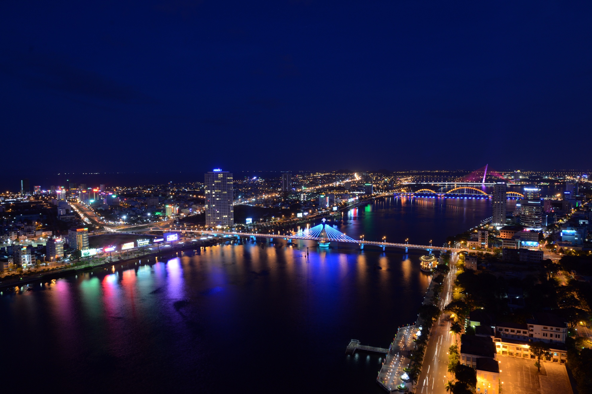 Hướng nhìn về ba cầu