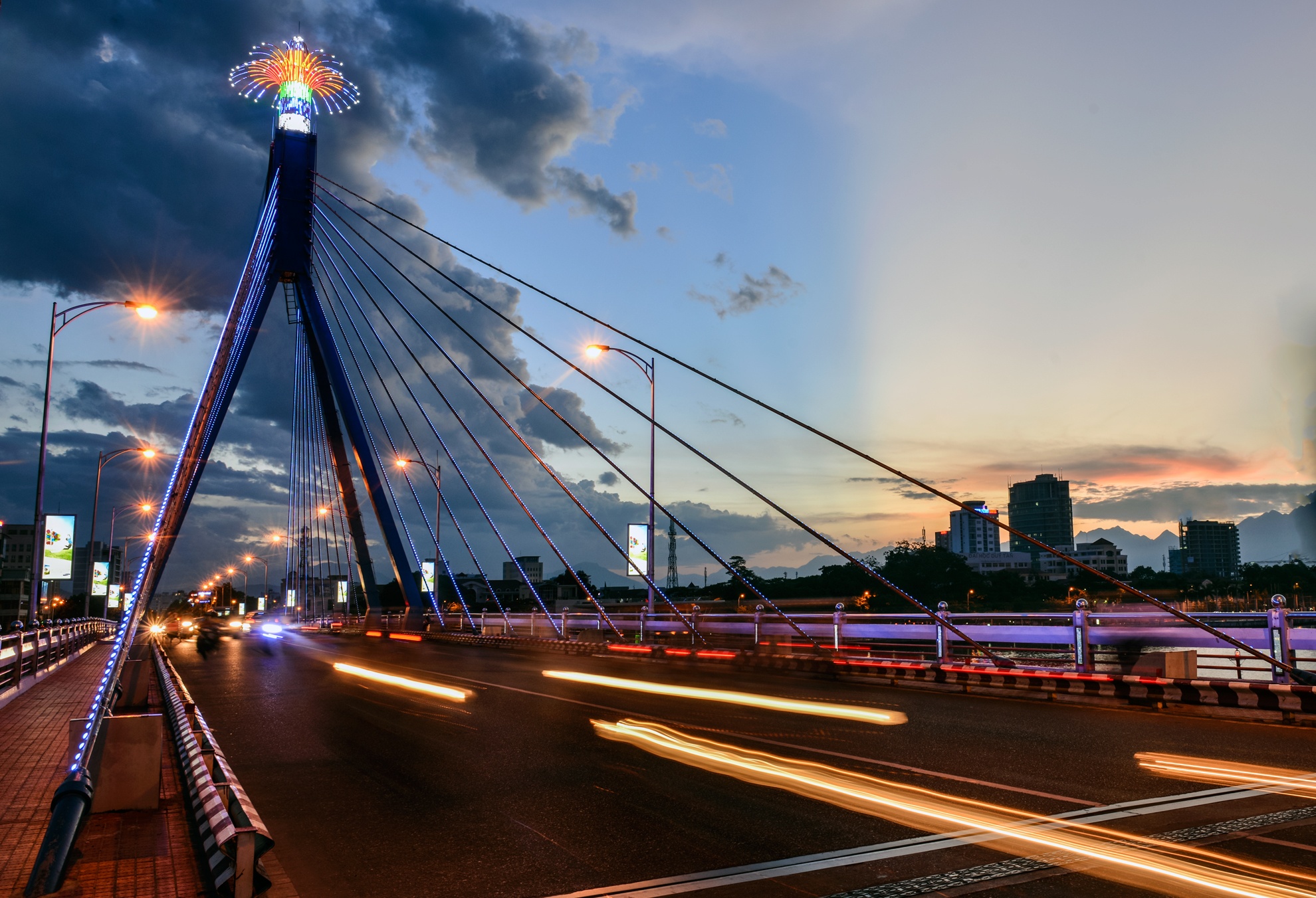 Cầu Quay sông Hàn