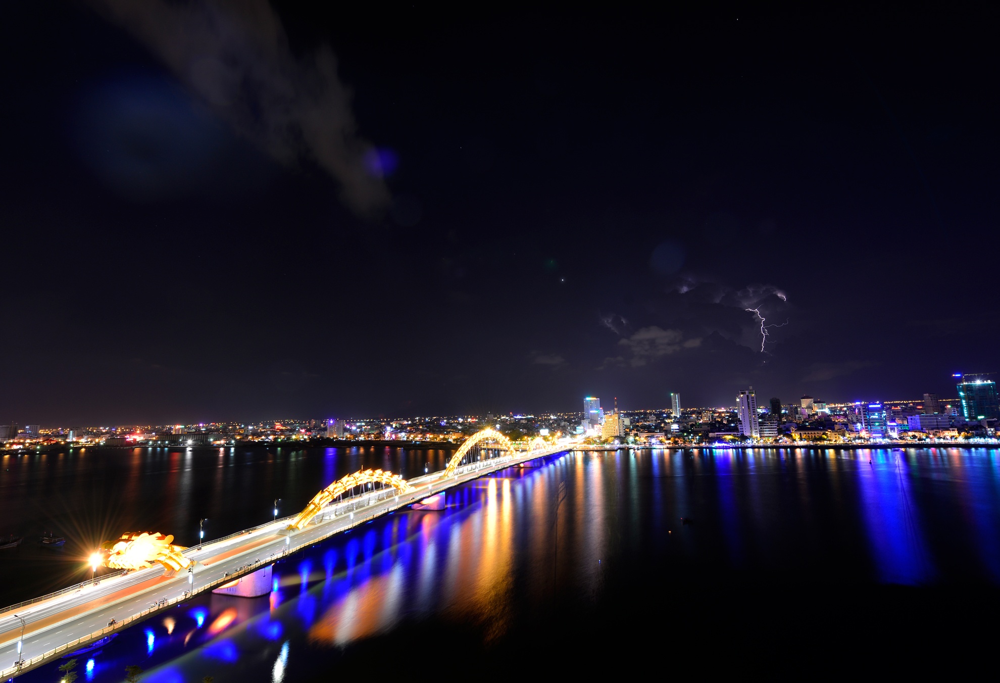 Ve dep nhung cay cau tren song Han hinh anh