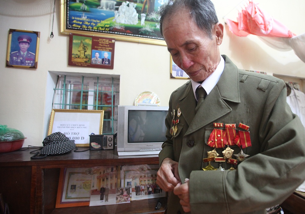 Doi thuong cua mot nhan chung lich su Dien Bien Phu hinh anh