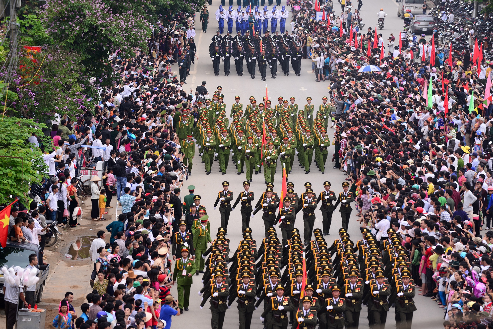 Nghi le dieu binh hung trang trong tieng quan nhac hinh anh