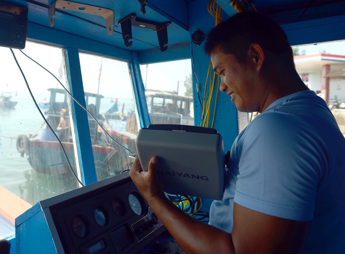 Chuyen di Hoang Sa cua ngu dan tung bi na dan boc chay tau hinh anh