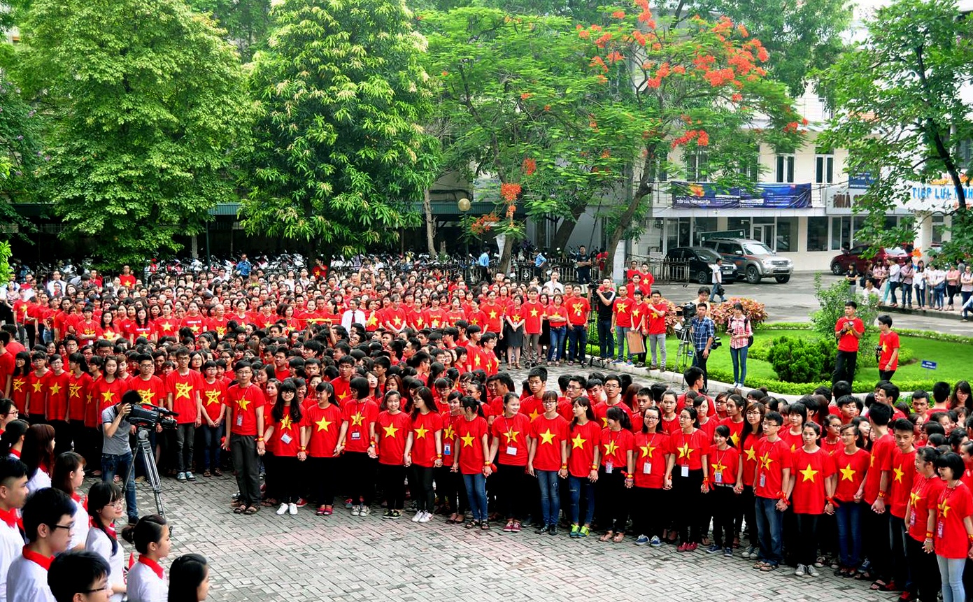3000 sinh vien Ngoai thuong do ruc trong dang hinh To quoc hinh anh